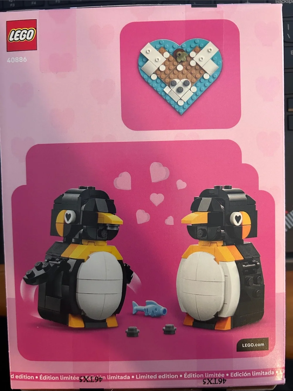 Lego Penguins in Love